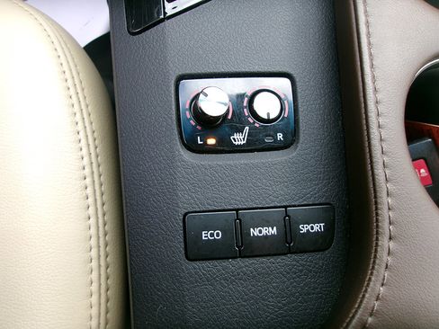 Used 2015 Toyota Avalon XLE image 15