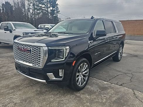 Used 2022 GMC Yukon XL Denali w/ Denali Ultimate Package image 4