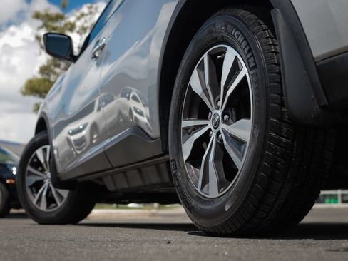 Used 2019 Nissan Murano S FWD image 17