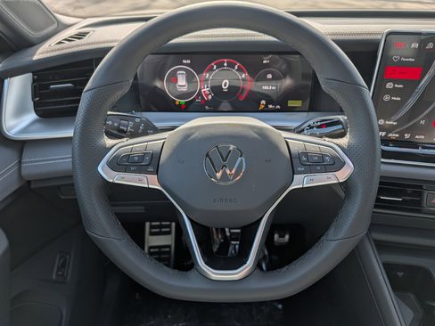 New 2026 Volkswagen Tiguan SE R-Line AWD/4WD image 9