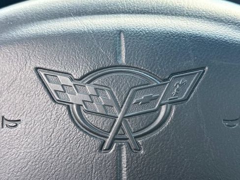 Used 2001 Chevrolet Corvette Coupe w/ Preferred Equipment Group1 RWD image 30