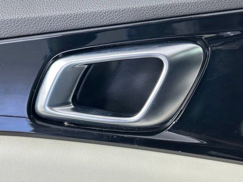 Used 2024 Kia Carnival EX FWD image 34