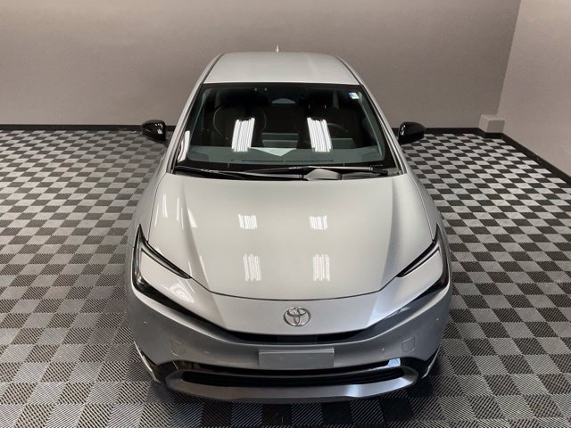 Used 2024 Toyota Prius XLE FWD image 5