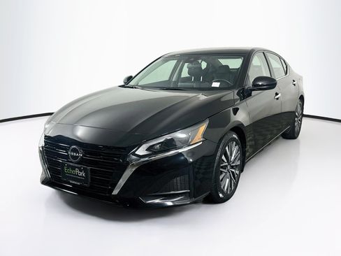Used 2023 Nissan Altima 2.5 SV FWD image 3