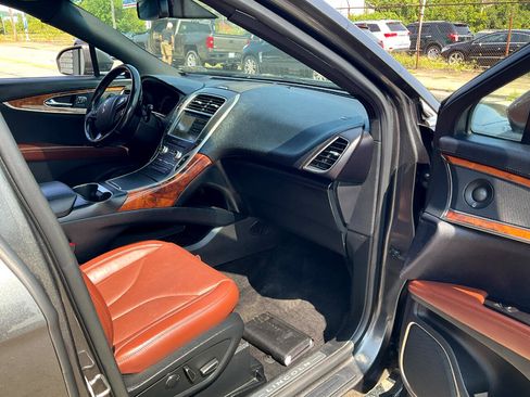 Used 2018 Lincoln MKX Reserve w/ Lincoln MKX Climate Package image 15