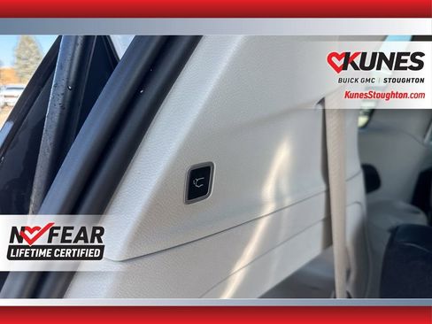Used 2023 Chrysler Pacifica Touring-L FWD image 44