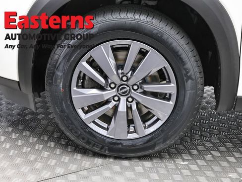 Used 2023 Nissan Pathfinder SV w/ SV Premium Package AWD/4WD image 34