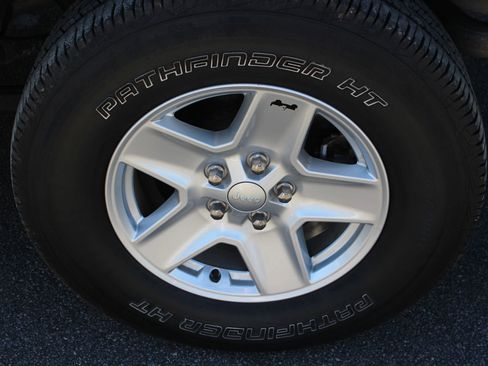 Used 2020 Jeep Gladiator Sport w/ Quick Order Package 24S image 13