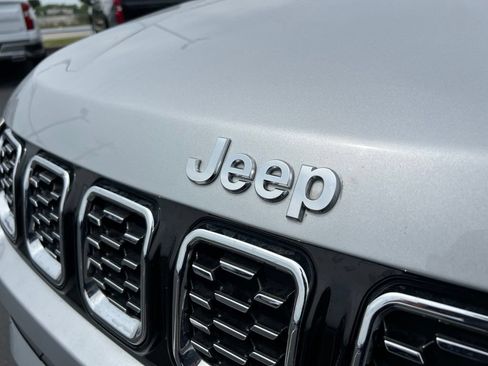 Used 2025 Jeep Compass Limited AWD/4WD image 10