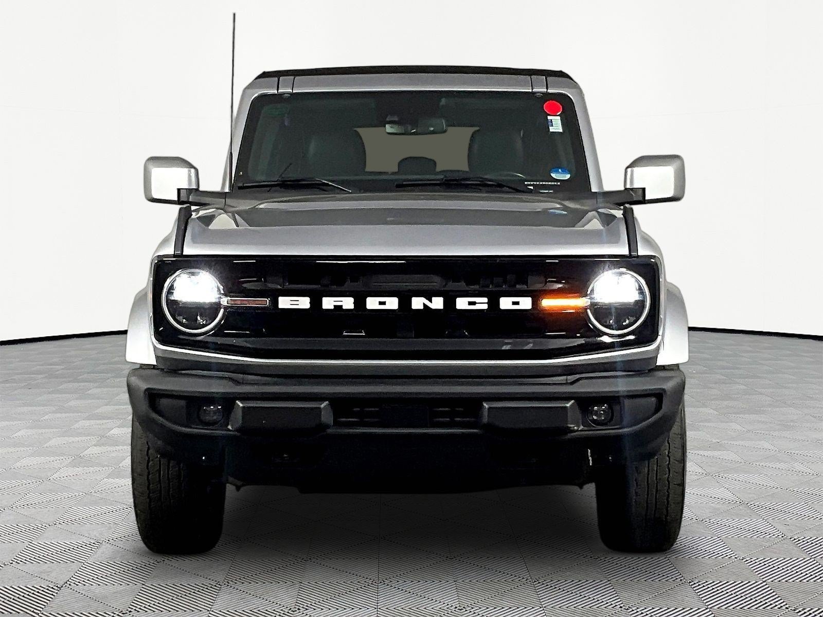 Used 2023 Ford Bronco Outer Banks AWD/4WD image 2