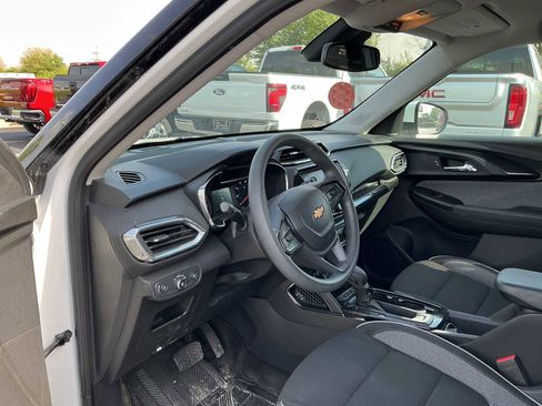 Used 2023 Chevrolet TrailBlazer LT w/ Convenience Package FWD image 11