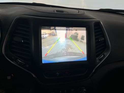 Used 2020 Jeep Cherokee Trailhawk w/ Cold Weather Group image 77