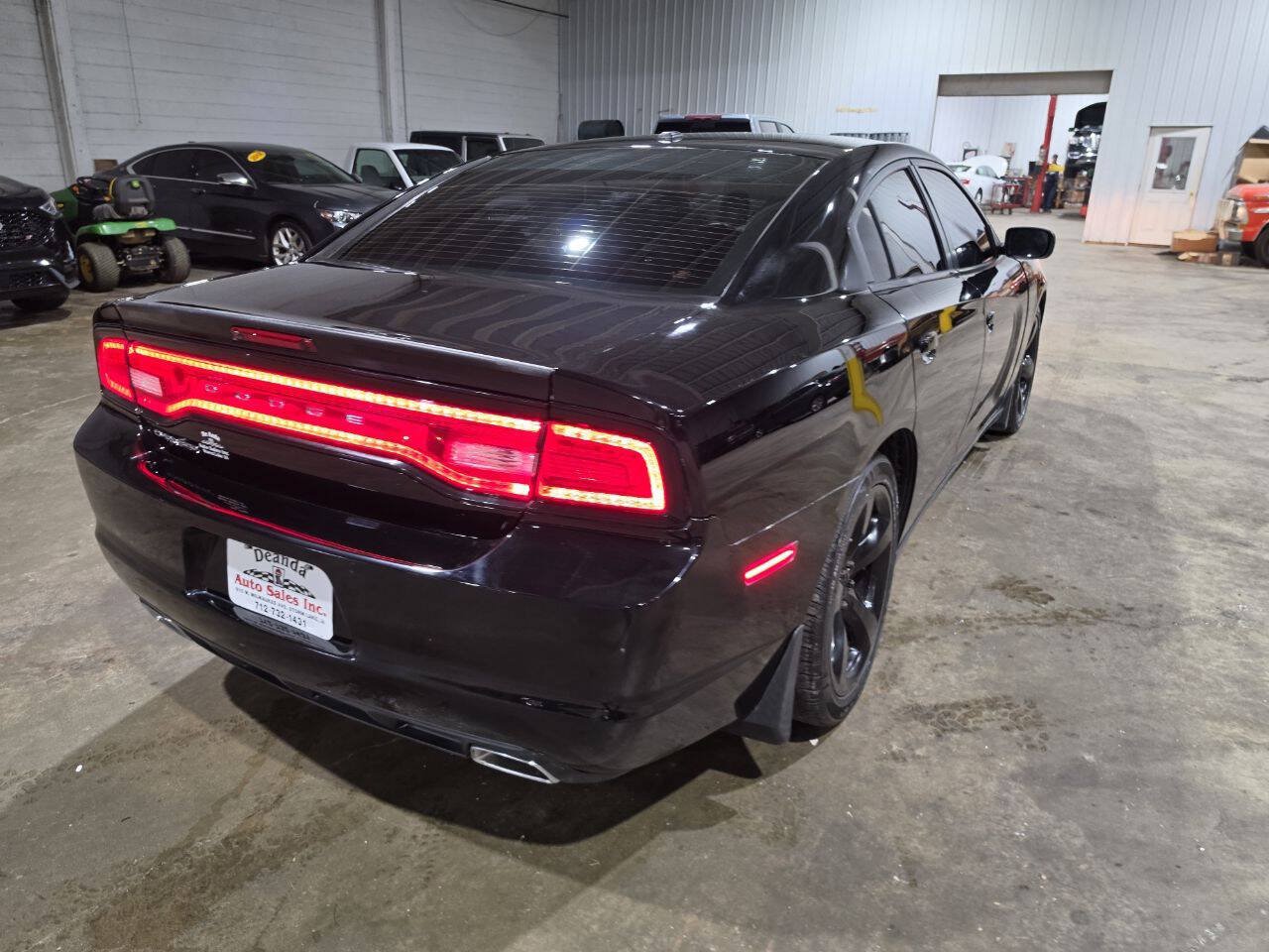 Used 2014 Dodge Charger SXT w/ Blacktop Package RWD image 11