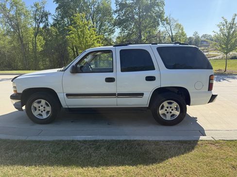 Used 2004 Chevrolet Tahoe LS w/ Cargo Package RWD image 4