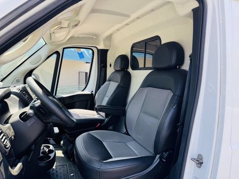 Used 2025 RAM ProMaster 2500 w/ Convenience Group FWD image 11