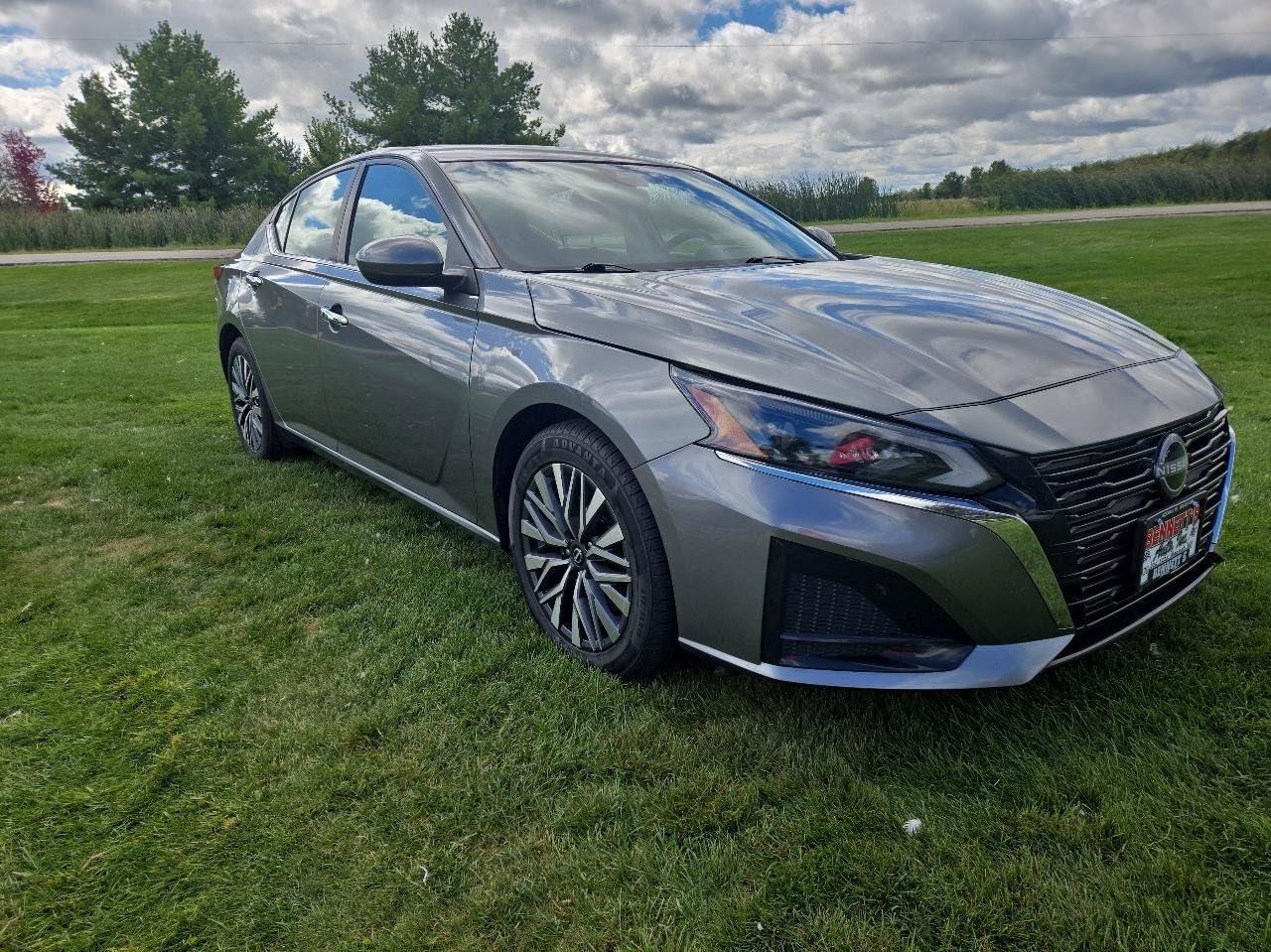 Used 2023 Nissan Altima 2.5 SV FWD image 3