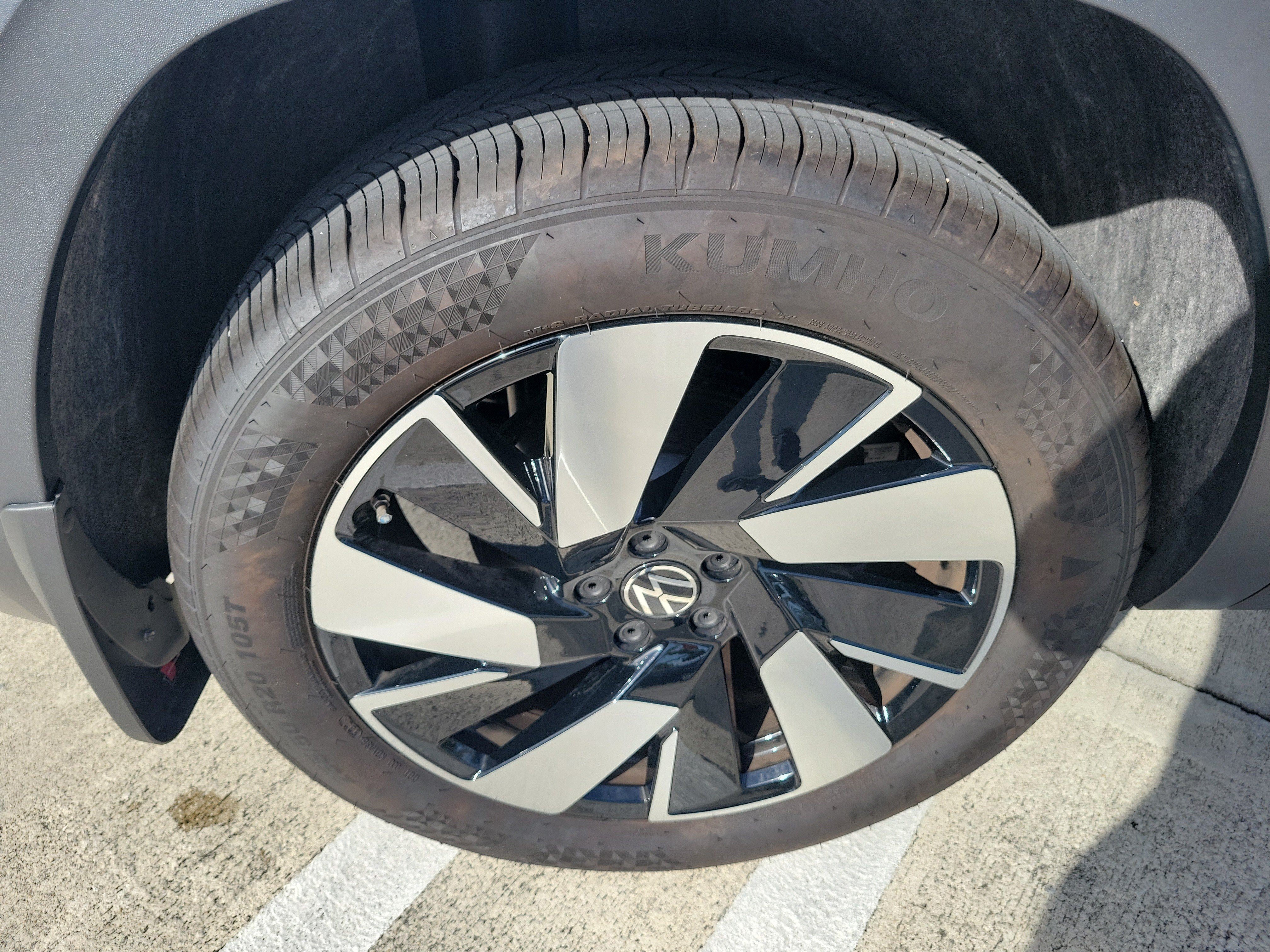 Used 2025 Volkswagen Atlas Cross Sport SE FWD image 8