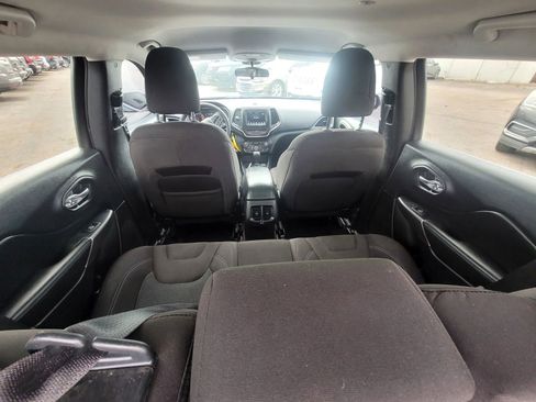 Used 2019 Jeep Cherokee Latitude w/ Popular Appearance Group image 6