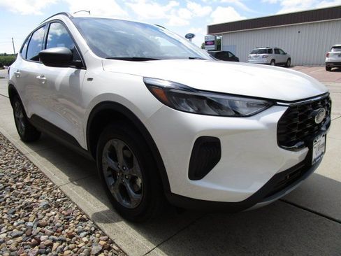 Used 2026 Ford Escape ST-Line w/ Cold Weather Package AWD/4WD image 3