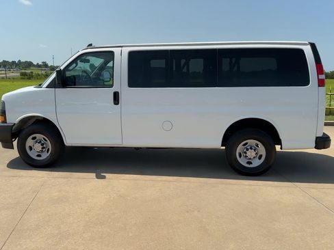 Used 2023 Chevrolet Express 3500 LS image 5