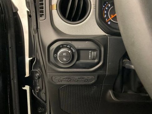 Used 2024 Jeep Gladiator Sport AWD/4WD image 14