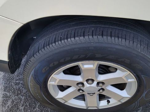 Used 2009 Saturn Outlook XR w/ Convenience Package image 26