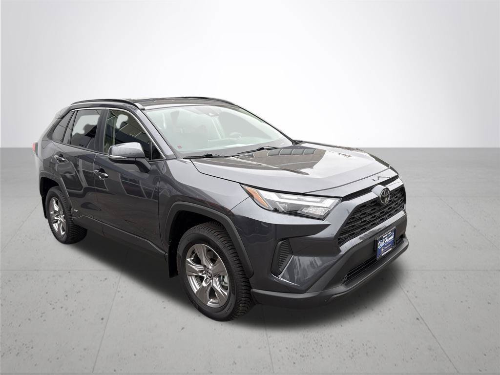 Used 2025 Toyota RAV4 LE AWD/4WD image 4