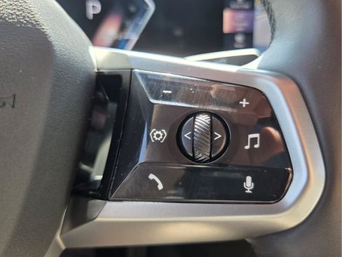 Used 2025 BMW i5 eDrive40i w/ M Sport Package RWD image 32