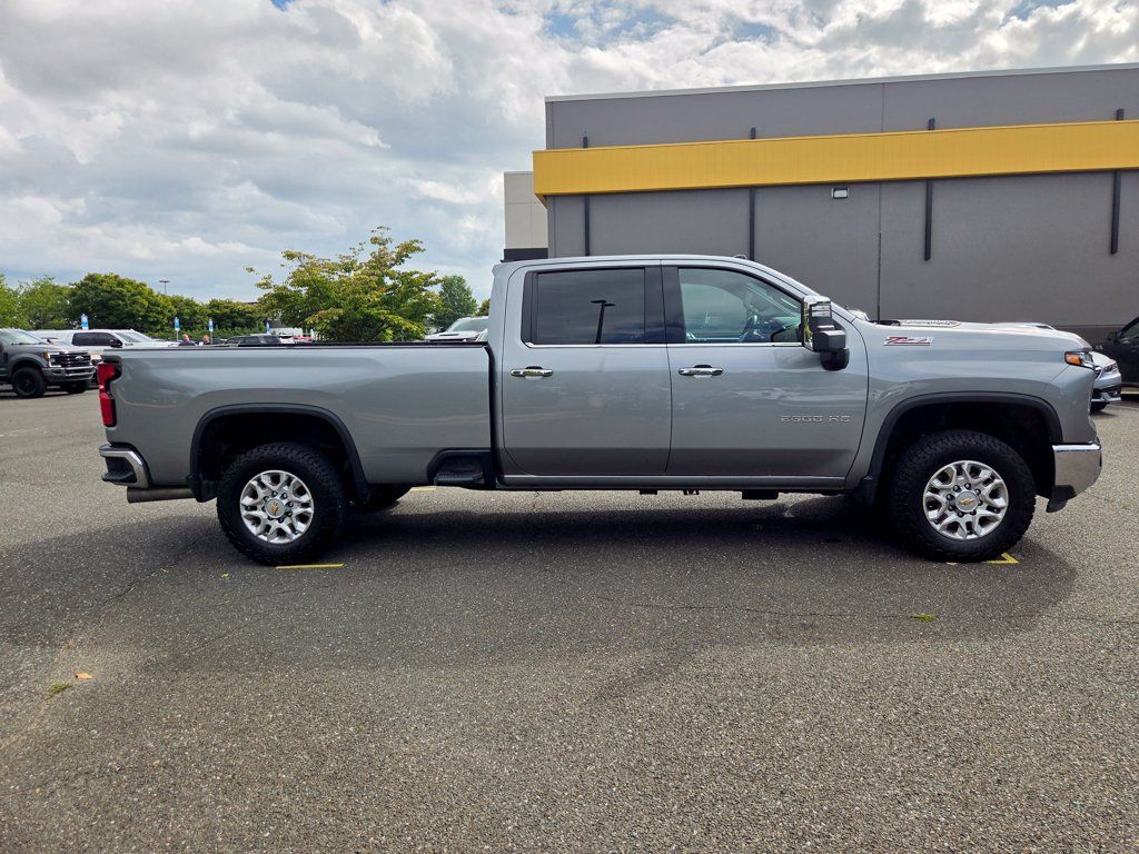 Used 2025 Chevrolet Silverado 2500 LTZ w/ LTZ Premium Package AWD/4WD image 9