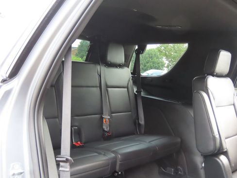 Used 2021 Chevrolet Tahoe Z71 w/ Luxury Package AWD/4WD image 28