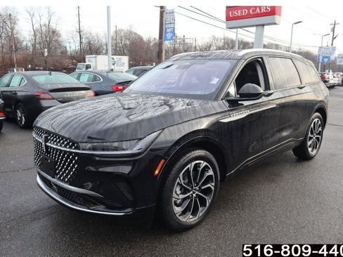 Used 2025 Lincoln Nautilus Reserve image 8