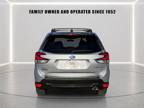Used 2024 Subaru Forester Premium image 4