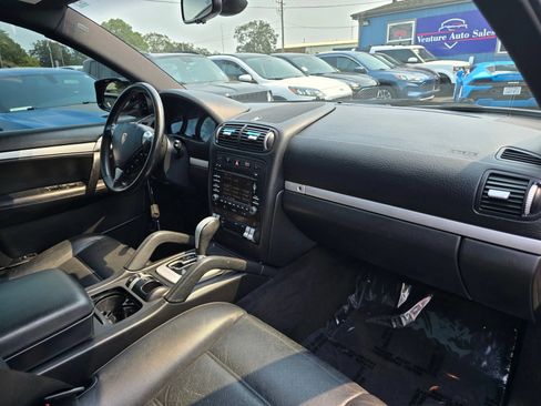 Used 2010 Porsche Cayenne AWD/4WD image 9
