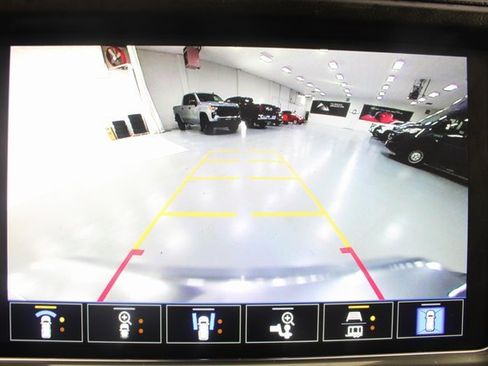 Used 2023 GMC Yukon Denali image 3