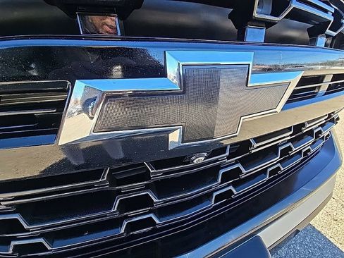 Used 2023 Chevrolet Suburban Z71 w/ Luxury Package image 37