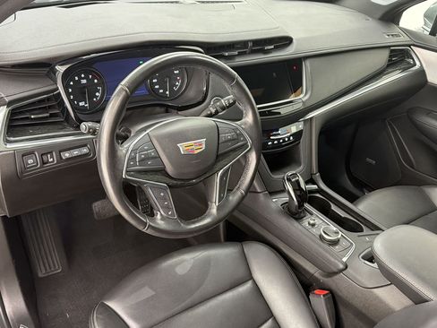 Used 2022 Cadillac XT5 Premium Luxury w/ Technology Package FWD image 4
