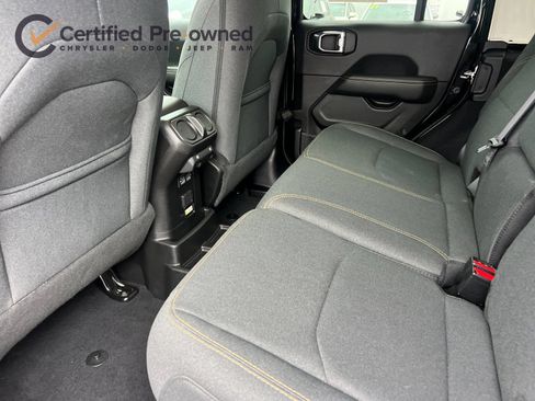 Certified 2025 Jeep Wrangler Unlimited Sahara w/ Safety Group AWD/4WD image 13