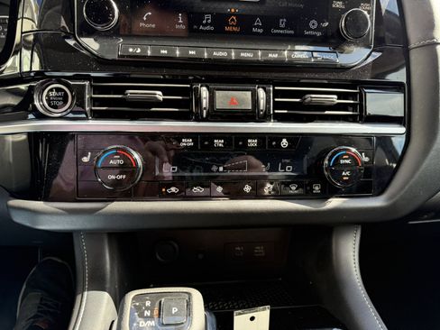 Used 2024 Nissan Pathfinder SL AWD/4WD image 18