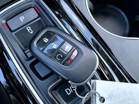 Certified 2025 Honda Pilot Touring image 14