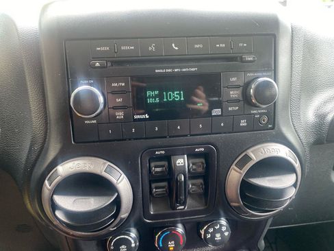 Used 2018 Jeep Wrangler Unlimited Sport S AWD/4WD image 14