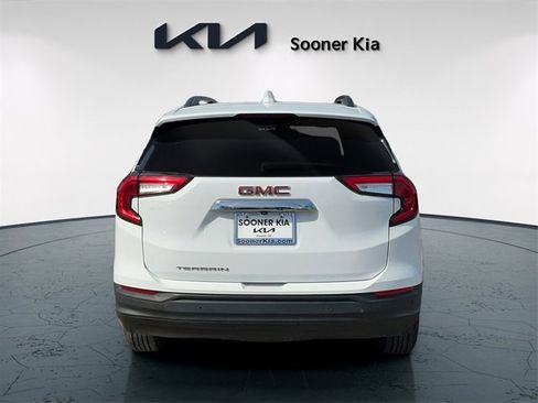 Used 2022 GMC Terrain SLE w/ Driver Convenience Package image 5
