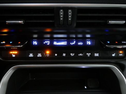 Used 2024 MAZDA CX-90 3.3 Turbo w/ Preferred Plus image 19