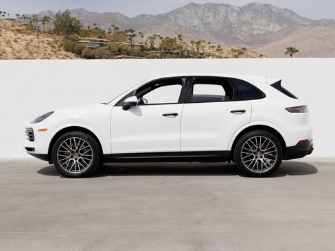Certified 2023 Porsche Cayenne S Platinum AWD/4WD image 2