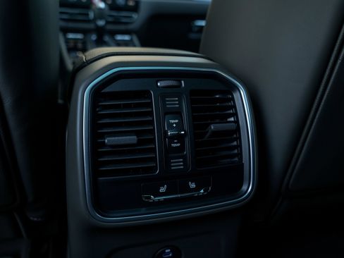 New 2026 Porsche Macan image 27