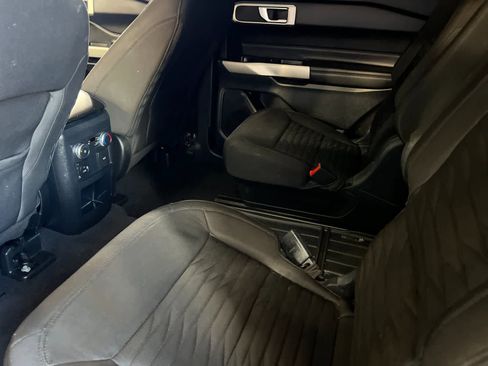 Used 2021 Ford Explorer XLT RWD image 5