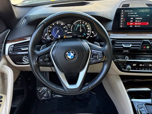 Used 2019 BMW 530e w/ Premium Package RWD image 16