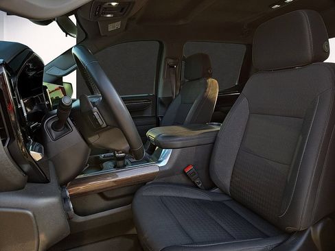 Used 2024 Chevrolet Silverado 1500 LT Trail Boss w/ Convenience Package II AWD/4WD image 13