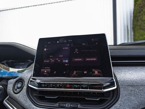 New 2024 Jeep Compass Latitude w/ Sun and Sound Group image 13