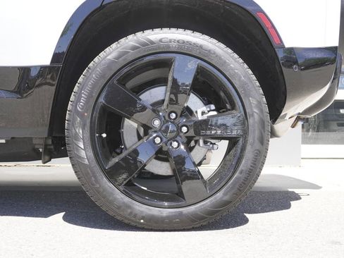 New 2026 Land Rover Defender 110 X-Dynamic SE AWD/4WD image 35