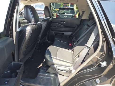 Used 2026 Nissan Pathfinder SL AWD/4WD image 16